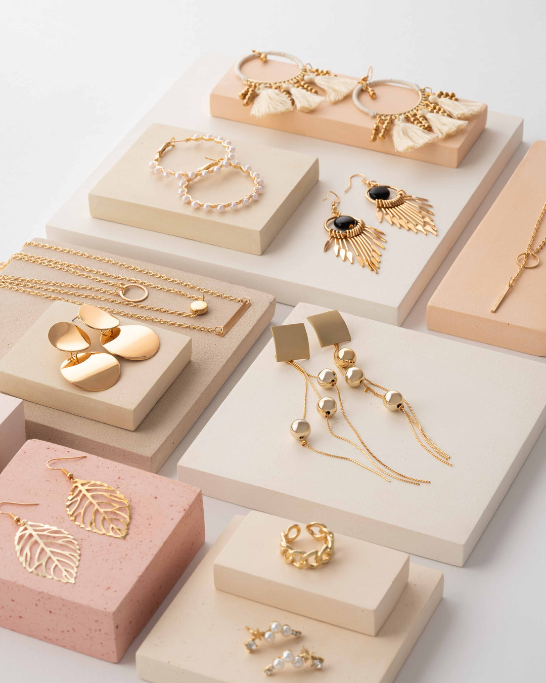 Jewelry & Cosmetic Display Gallery: Betonvton Displays in Use