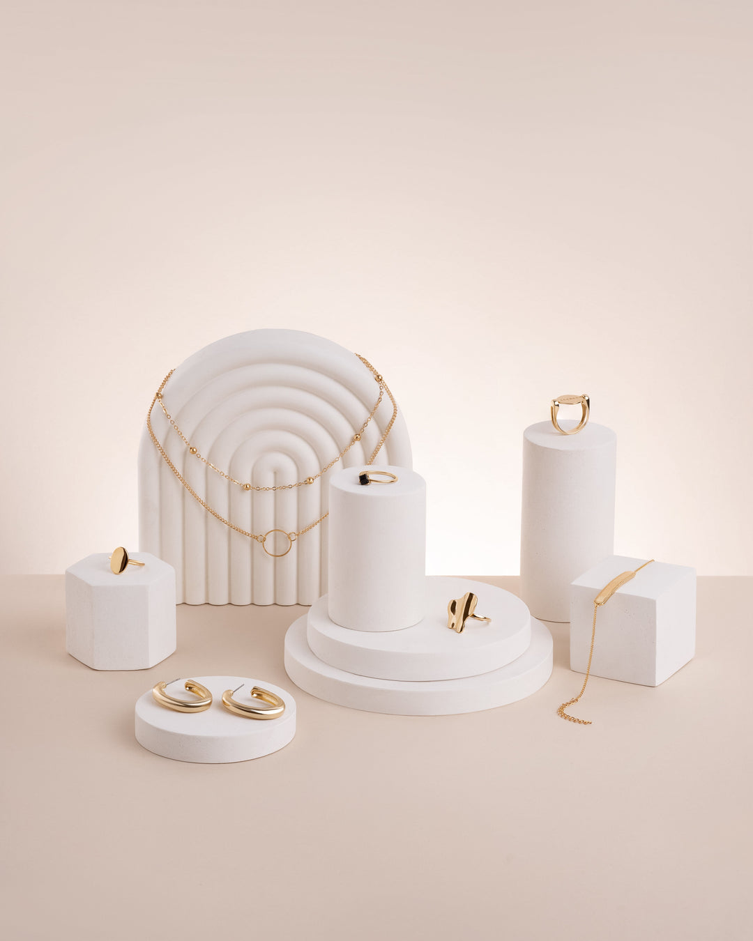 Best Display Layouts for Small Jewelry Stores: 10 Proven Arrangements