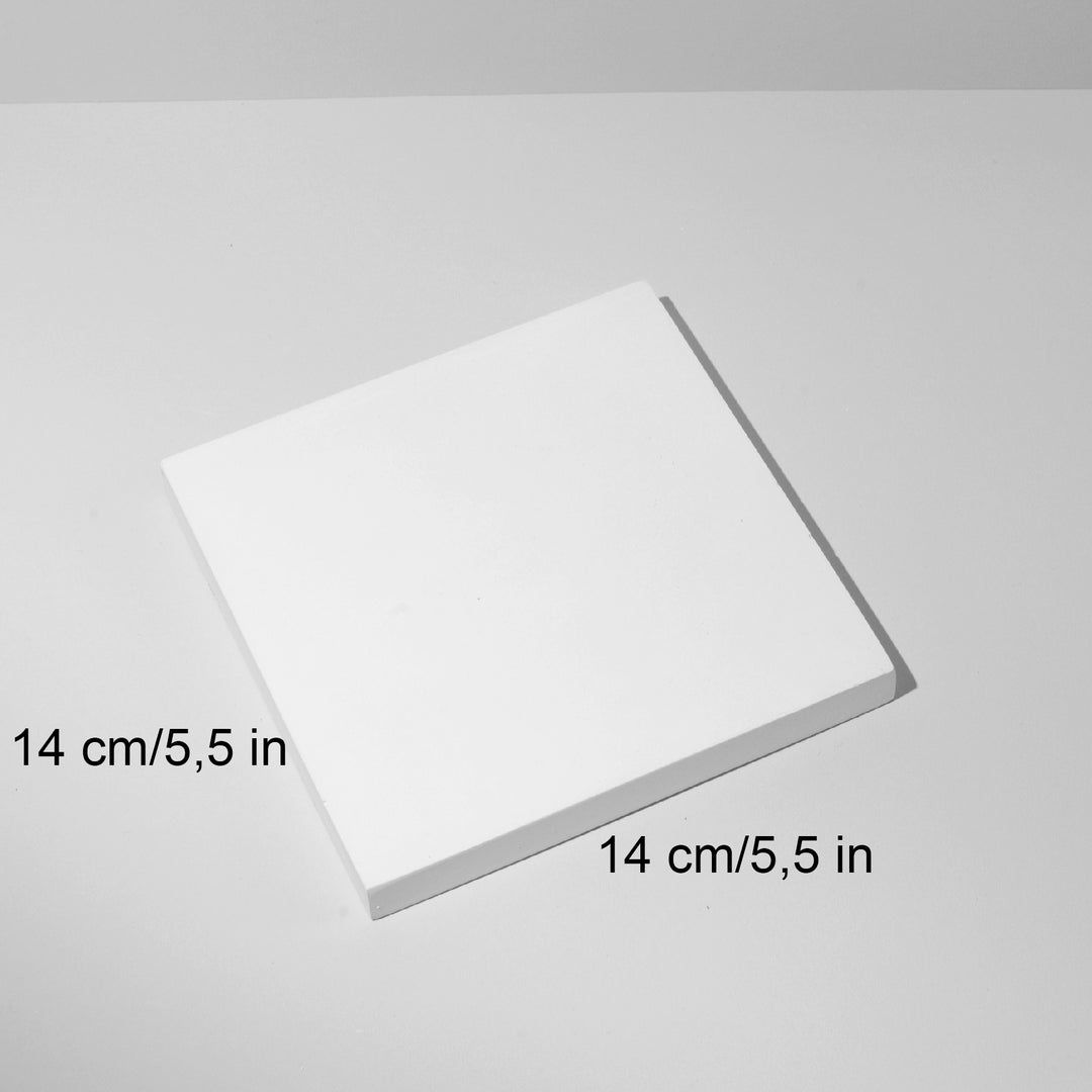 Flat square jewelry display plate, 14 x 14 x 1.5 cm, for rings, earrings and minimal jewelry compositions