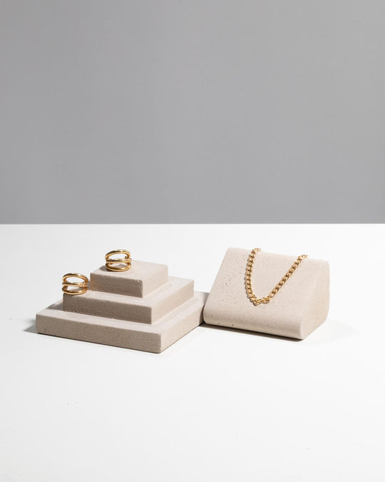 Duo de présentation bijoux : présentoir à gradins et cale en ivoire et menthe
