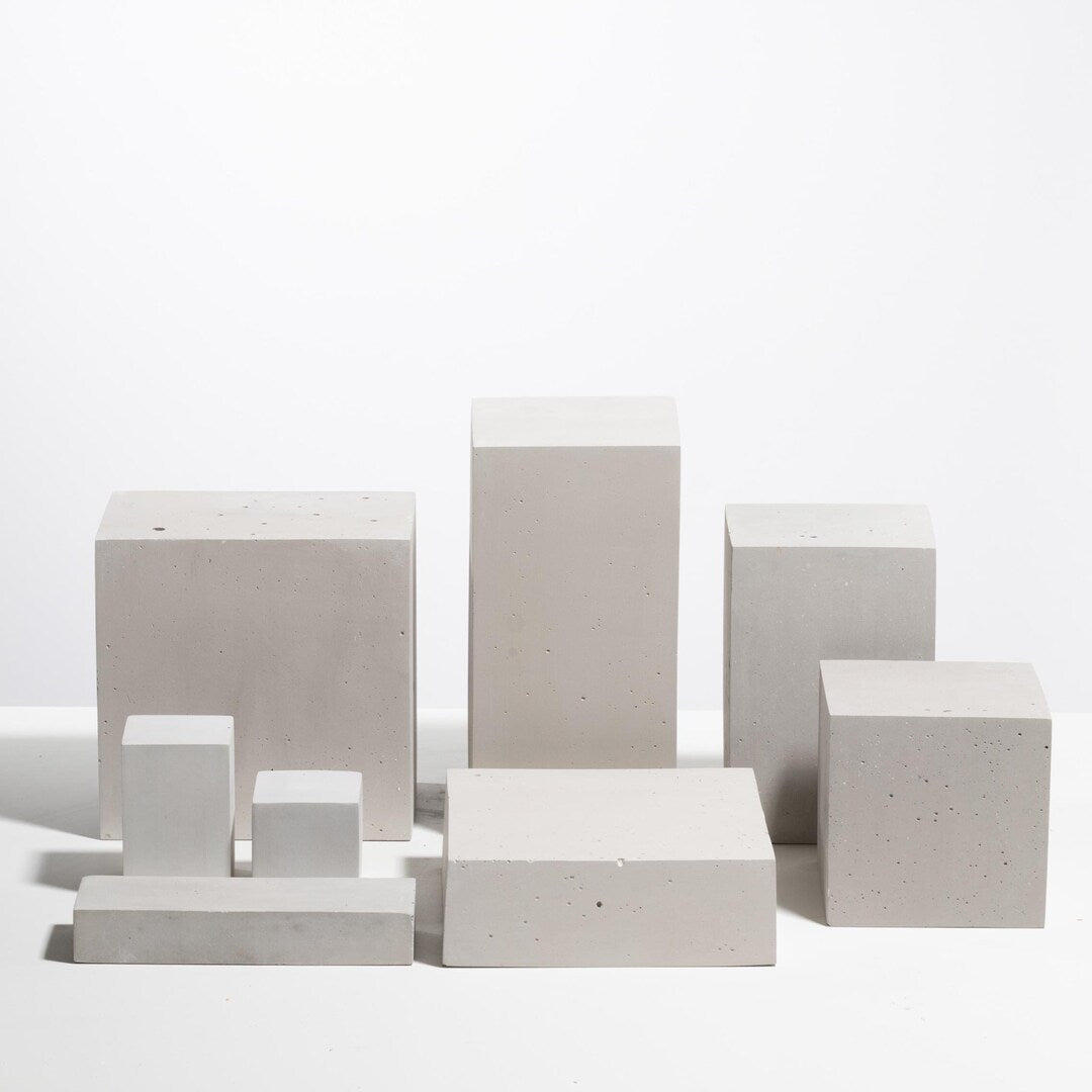 Set de neuf blocs de présentation de bijoux en gris et blanc
