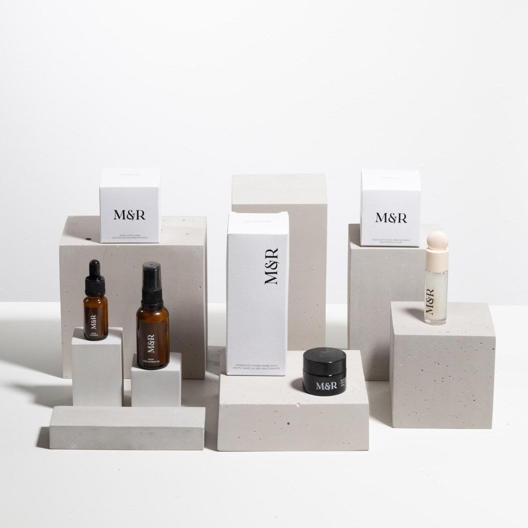 Set de neuf blocs de présentation de bijoux en gris et blanc