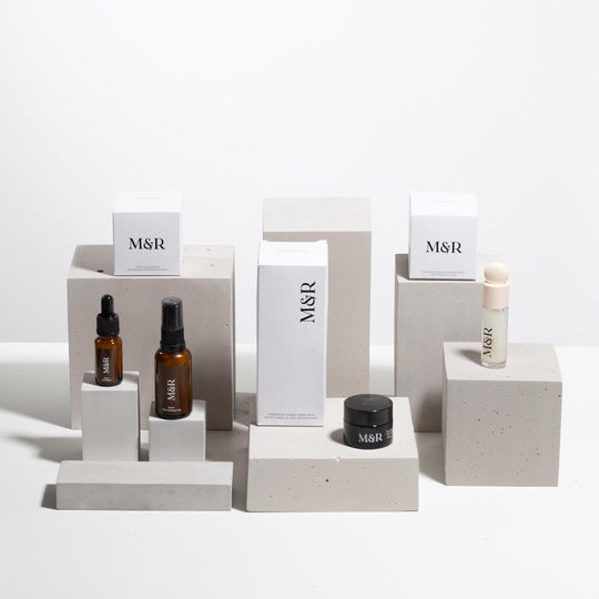 Set de neuf blocs de présentation de bijoux en gris et blanc