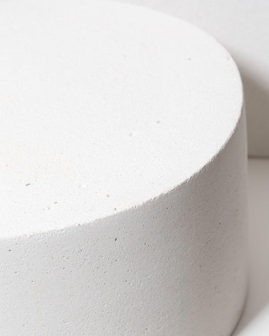 Round plaster display platforms in light grey for product styling