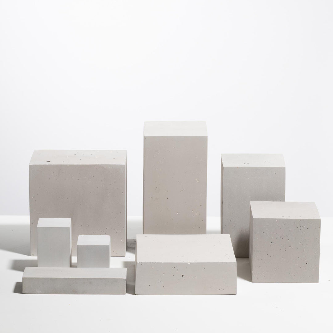 Modular podium set arrangement for beauty retail counter