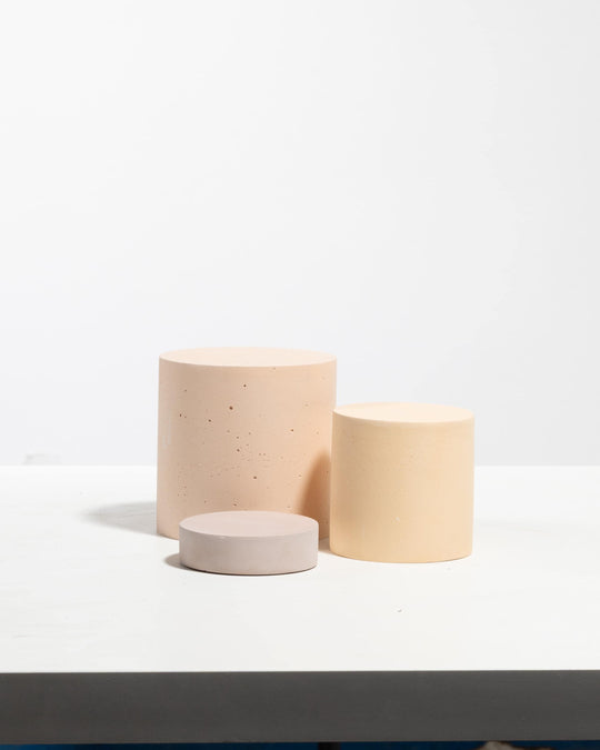 Round exhibition plinth set arrangement for trade show presentation